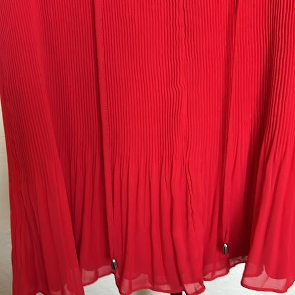 Time and Tru, Size Medium, Sleeveless, Red Blouse - Picture 4 of 5